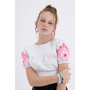 Blusa cropped teen Feminino em tricoline e bordado mangas Branco