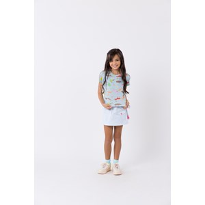 Camiseta infantil feminina básica em malha canelada estampada Azul Claro
