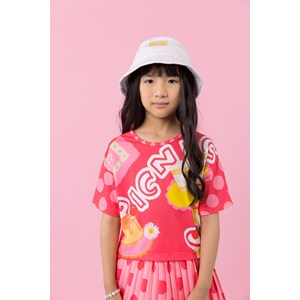 Camiseta infantil feminina em malha com estampa total Goiaba